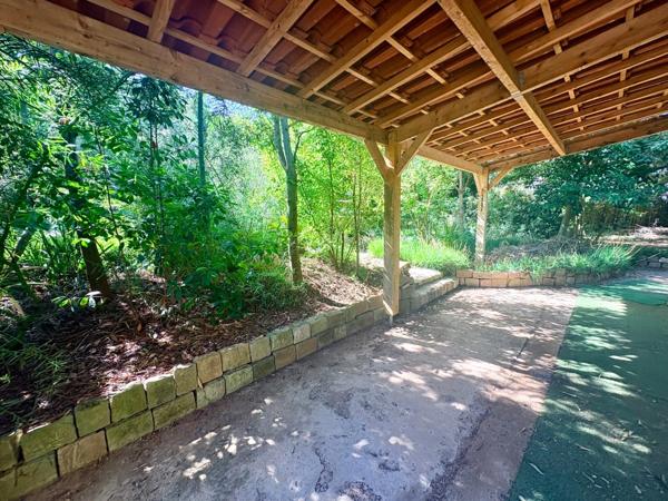 Charmante maisonnette de 35 m² et T3 de 70m2 avec jardin arboré de 650 m² – Fréjus