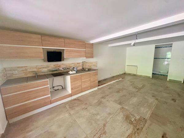 Charmante maisonnette de 35 m² et T3 de 70m2 avec jardin arboré de 650 m² – Fréjus