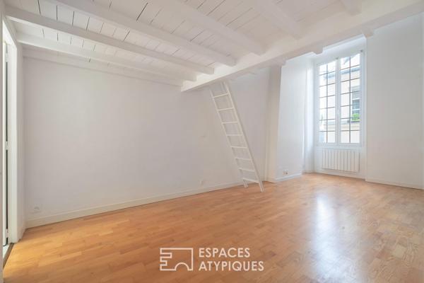 Appartement traversant proche Seine au coeur de la capitale