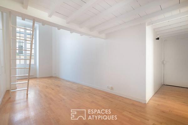 Appartement traversant proche Seine au coeur de la capitale