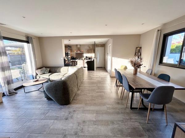 Maison 4 pièce(s) 92 m2 de plain pied , construite en 2017, hors couloir aérien.