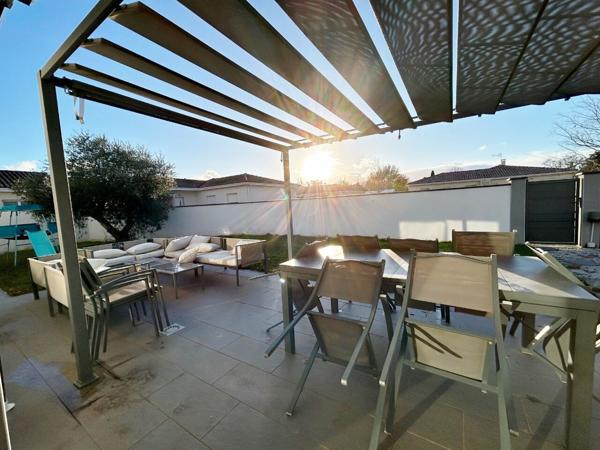 Maison 4 pièce(s) 92 m2 de plain pied , construite en 2017, hors couloir aérien.