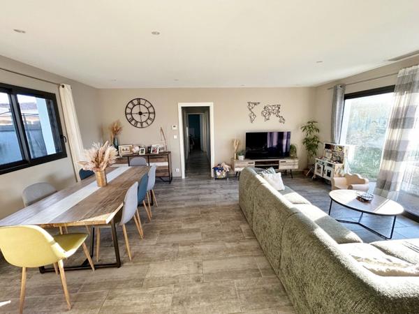 Maison 4 pièce(s) 92 m2 de plain pied , construite en 2017, hors couloir aérien.