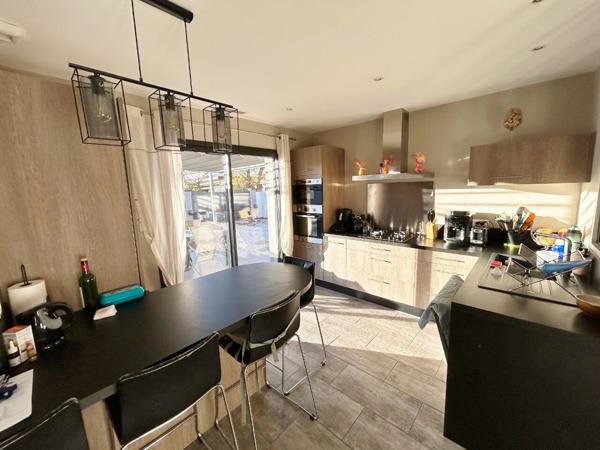 Maison 4 pièce(s) 92 m2 de plain pied , construite en 2017, hors couloir aérien.