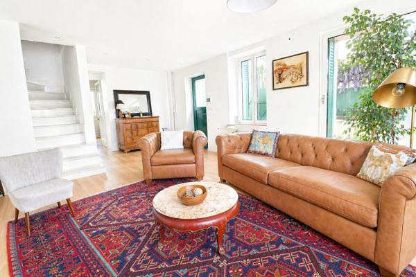 TRES BELLE MAISON FAMILIALE - RENOVEE - COEUR DU VILLAGE