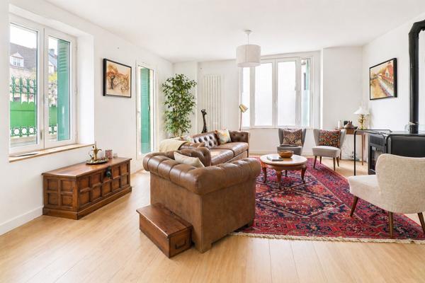 TRES BELLE MAISON FAMILIALE - RENOVEE - COEUR DU VILLAGE