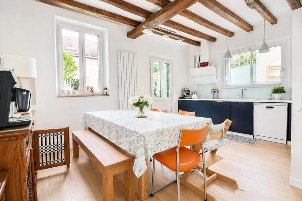 TRES BELLE MAISON FAMILIALE - RENOVEE - COEUR DU VILLAGE