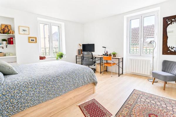 TRES BELLE MAISON FAMILIALE - RENOVEE - COEUR DU VILLAGE