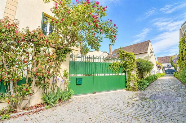 TRES BELLE MAISON FAMILIALE - RENOVEE - COEUR DU VILLAGE