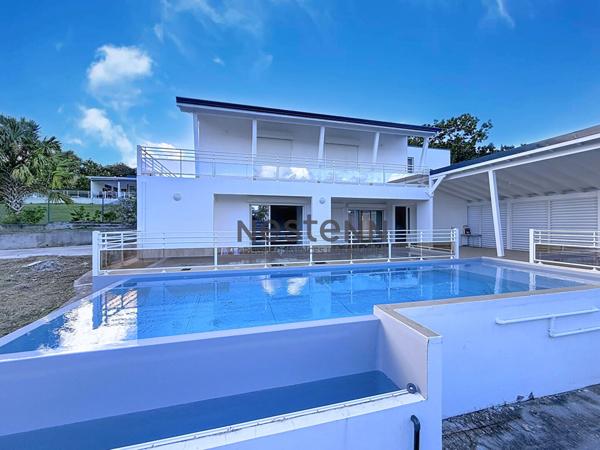 A VENDRE VILLA F4 DE 144 M² AVEC PISCINE A PROVIDENCE AUX ABYMES