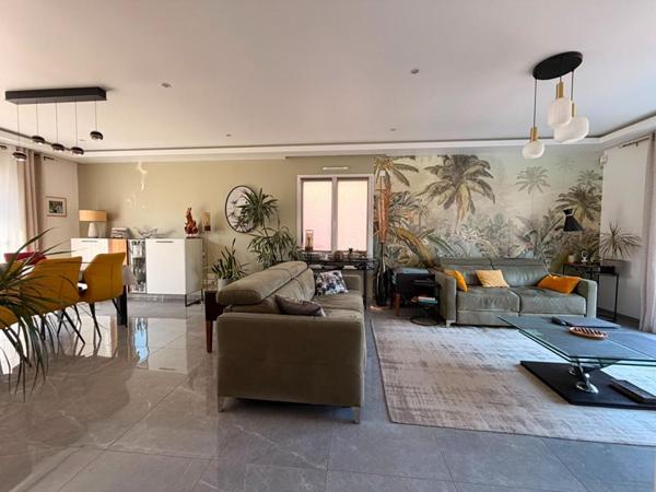 Maison contemporaine d'exception avec piscine couverte à Cholet