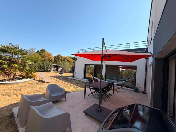 Maison contemporaine d'exception avec piscine couverte à Cholet
