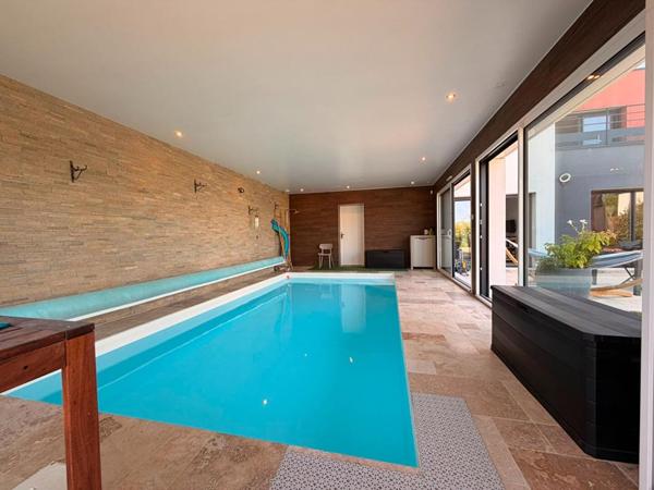 Maison contemporaine d'exception avec piscine couverte à Cholet