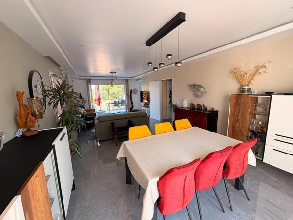Maison contemporaine d'exception avec piscine couverte à Cholet