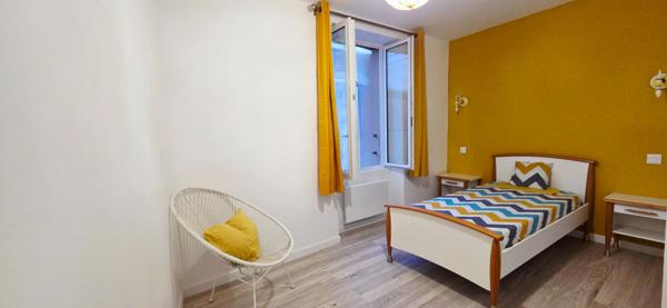 Maison de Prestige 4 chambres avec un appartement T2 à Vendre. Aucun travaux !