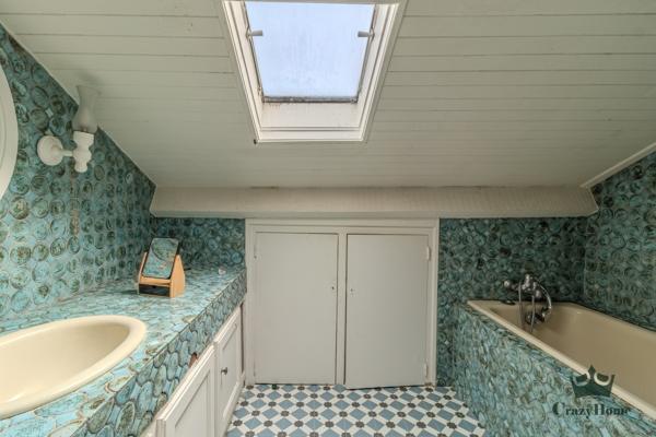 Maison
                                                                                                                                                                                                                                                                                                                        8 pièce(s)                                                                                                                                                                                                          7 chambre(s)                                                                                                                                                                                                          240  m²