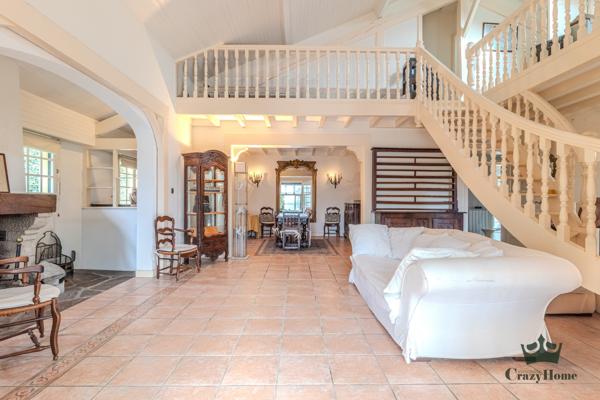 Maison
                                                                                                                                                                                                                                                                                                                        8 pièce(s)                                                                                                                                                                                                          7 chambre(s)                                                                                                                                                                                                          240  m²