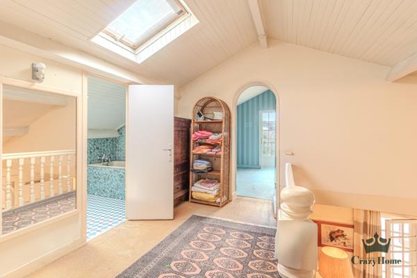 Maison
                                                                                                                                                                                                                                                                                                                        8 pièce(s)                                                                                                                                                                                                          7 chambre(s)                                                                                                                                                                                                          240  m²