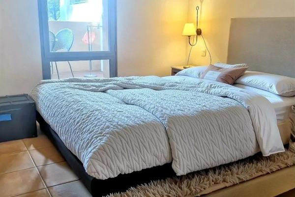 Découvrez ce magnifique appartement dans une résidence privée sécurisée, où calme et élégance se rencontrent. Profitez d’une vue imprenable sur le parcours de golf et d’un cadre de vie unique, à quelques pas des commodités. Votre nouveau chez-vous, alliant confort et sécurité, vous attend !