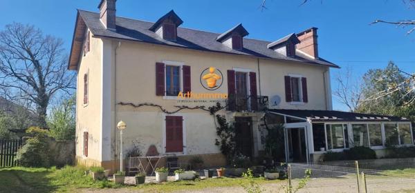 Vente                                                      Maison
                        
                     15 pièces                      326 m2                     à Saint-Pé-de-Bigorre