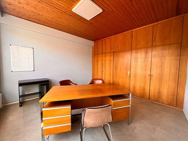 Local commercial 4 pièces 107.34 m2