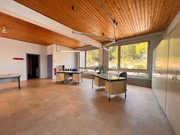Local commercial 4 pièces 107.34 m2
