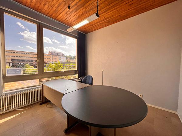 Local commercial 4 pièces 107.34 m2