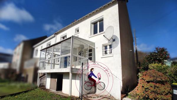 Maison  à fort potentiel avec jardin et grand garage -