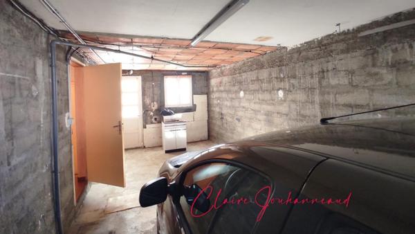 Maison  à fort potentiel avec jardin et grand garage -