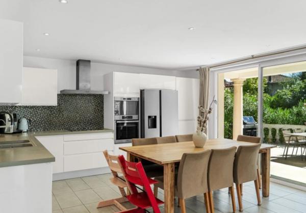 Maison à vendre 7 pièces LA ROQUETTE SUR SIAGNE (06)