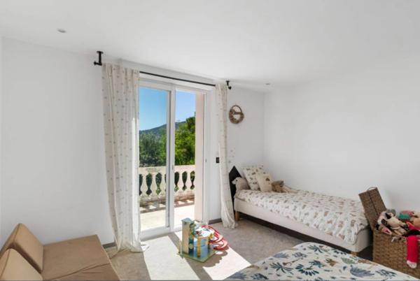 Maison à vendre 7 pièces LA ROQUETTE SUR SIAGNE (06)