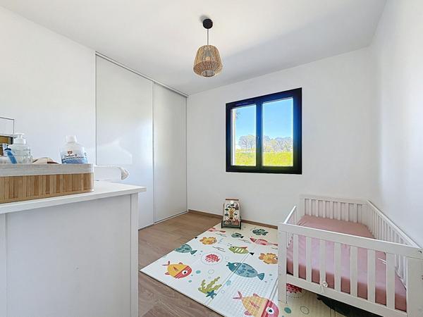 EXCLUSIVITE - VILLA DE 2024 SUR 1351 M² DE TERRAIN A 5 MINUTES A PIED DES COMMERCES