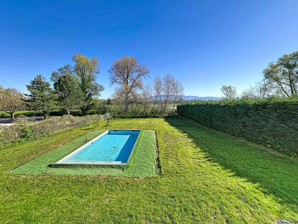 EXCLUSIVITE - VILLA DE 2024 SUR 1351 M² DE TERRAIN A 5 MINUTES A PIED DES COMMERCES