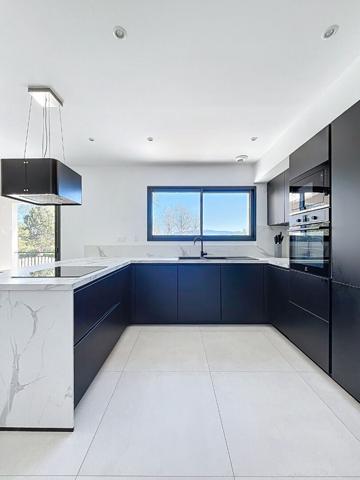 EXCLUSIVITE - VILLA DE 2024 SUR 1351 M² DE TERRAIN A 5 MINUTES A PIED DES COMMERCES