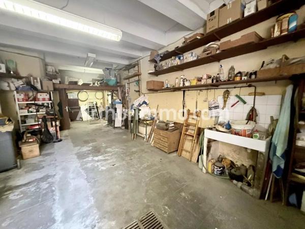 Vente                                                      Garage
                        
                                                            à Béziers