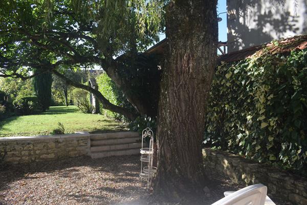 EN VENTE NEVERS MAISON 3 chambres bureau terrain