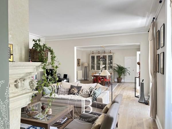 Angers, Maison 11 Chambres -  490 m² à vendre