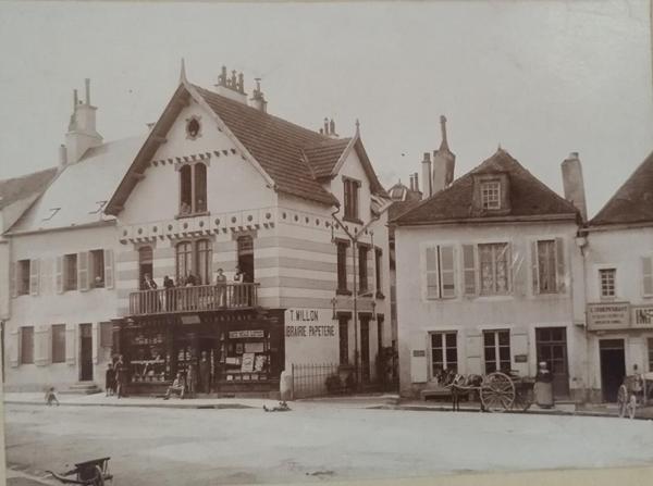 21140 SEMUR EN AUXOIS - Fonds de commerce LIBRAIRIE PAPETERIE 75 m2