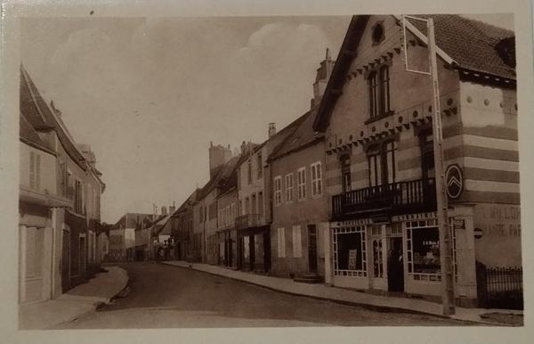 21140 SEMUR EN AUXOIS - Fonds de commerce LIBRAIRIE PAPETERIE 75 m2