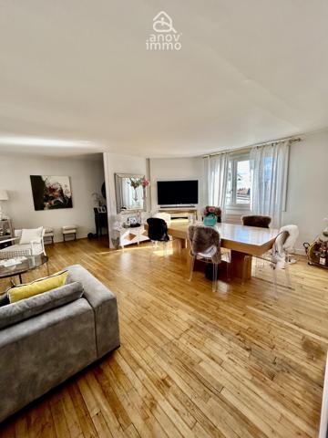Triplex
                                                                                                                                                                                                                                                                                                                        5 pièce(s)                                                                                                                                                                                                          3 chambre(s)                                                                                                                                                                                                          150  m²