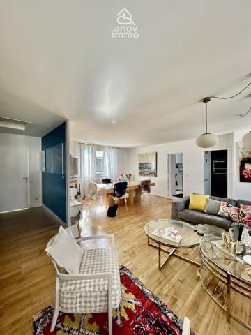 Triplex
                                                                                                                                                                                                                                                                                                                        5 pièce(s)                                                                                                                                                                                                          3 chambre(s)                                                                                                                                                                                                          150  m²