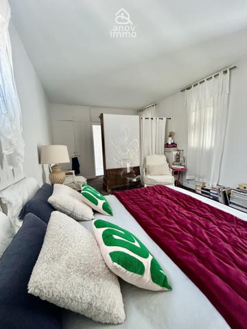 Triplex
                                                                                                                                                                                                                                                                                                                        5 pièce(s)                                                                                                                                                                                                          3 chambre(s)                                                                                                                                                                                                          150  m²