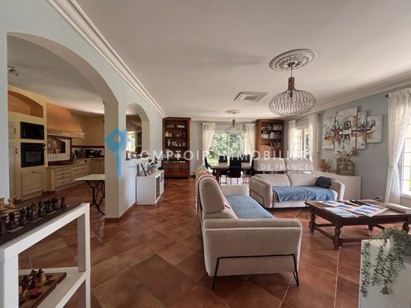 Maison
                                                                                                                                                                                                                                                                                                                        5 pièce(s)                                                                                                                                                                                                          4 chambre(s)                                                                                                                                                                                                          165  m²
