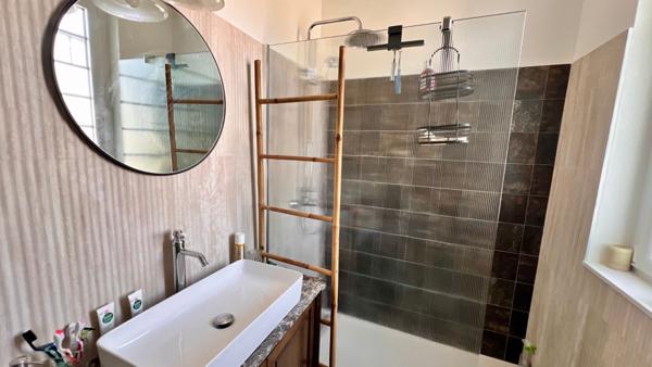 A VENDRE MAISON TYPE 5 AVEC GARAGE - LAROCHELLE LA GENETTE