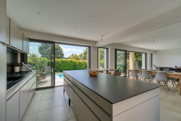Vaux-sur-Mer – Belle rénovation d’une villa contemporaine avec aperçu mer