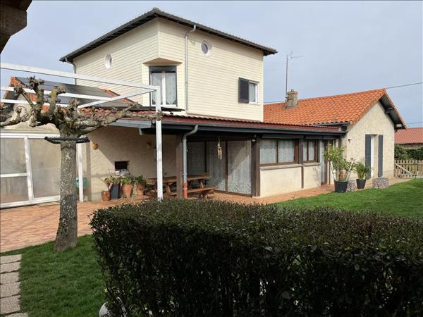 Maison à vendre |  Le Dorat |  11 pièces | 234 m²