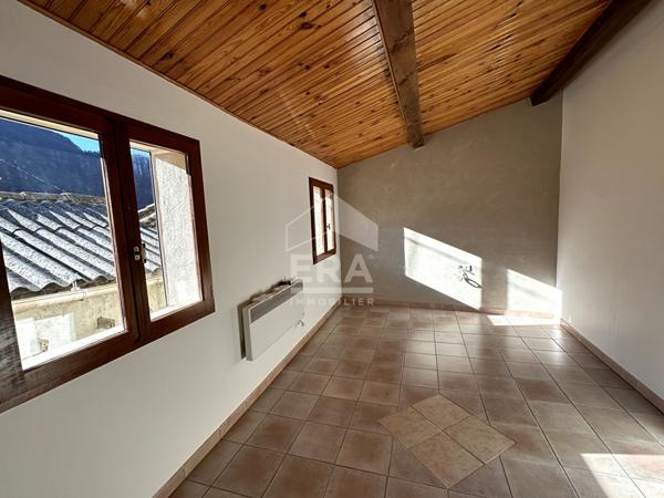 Maison Bayons 2 chambres + cave + extérieur + terrasse