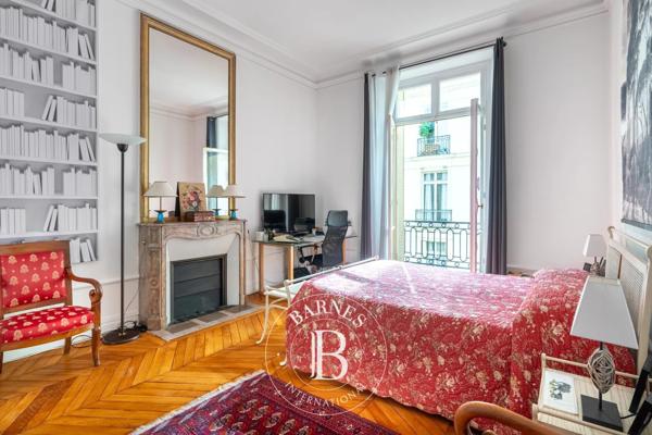 Paris 16ème, Appartement 2 Chambres -  124 m² à vendre