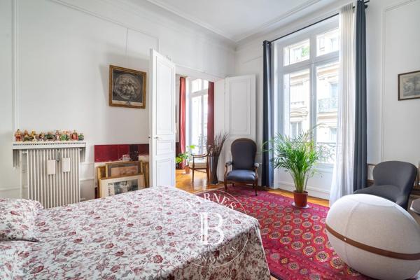 Paris 16ème, Appartement 2 Chambres -  124 m² à vendre