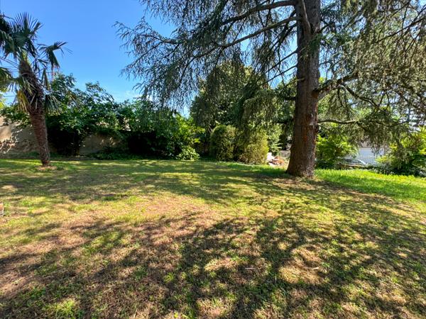 Trévoux (01600) Terrain à bâtir en hyper centre de Trévoux – Bien rare à la vente